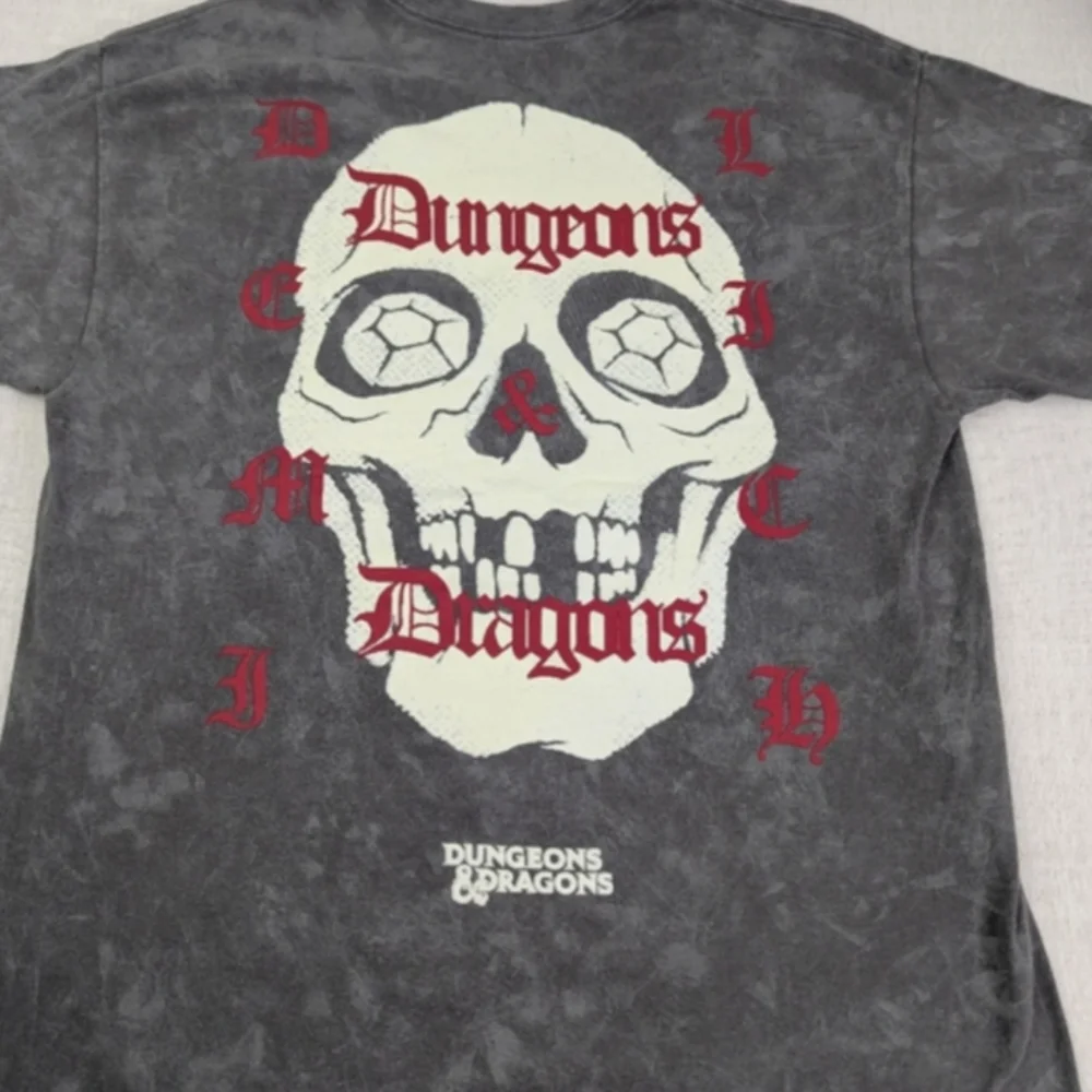 Dungeons & Dragons Gray T-Shirt Medium
